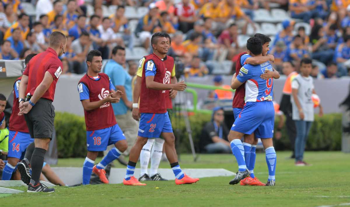 Santa Tecla y el FAS mandan en el Apertura de El Salvador