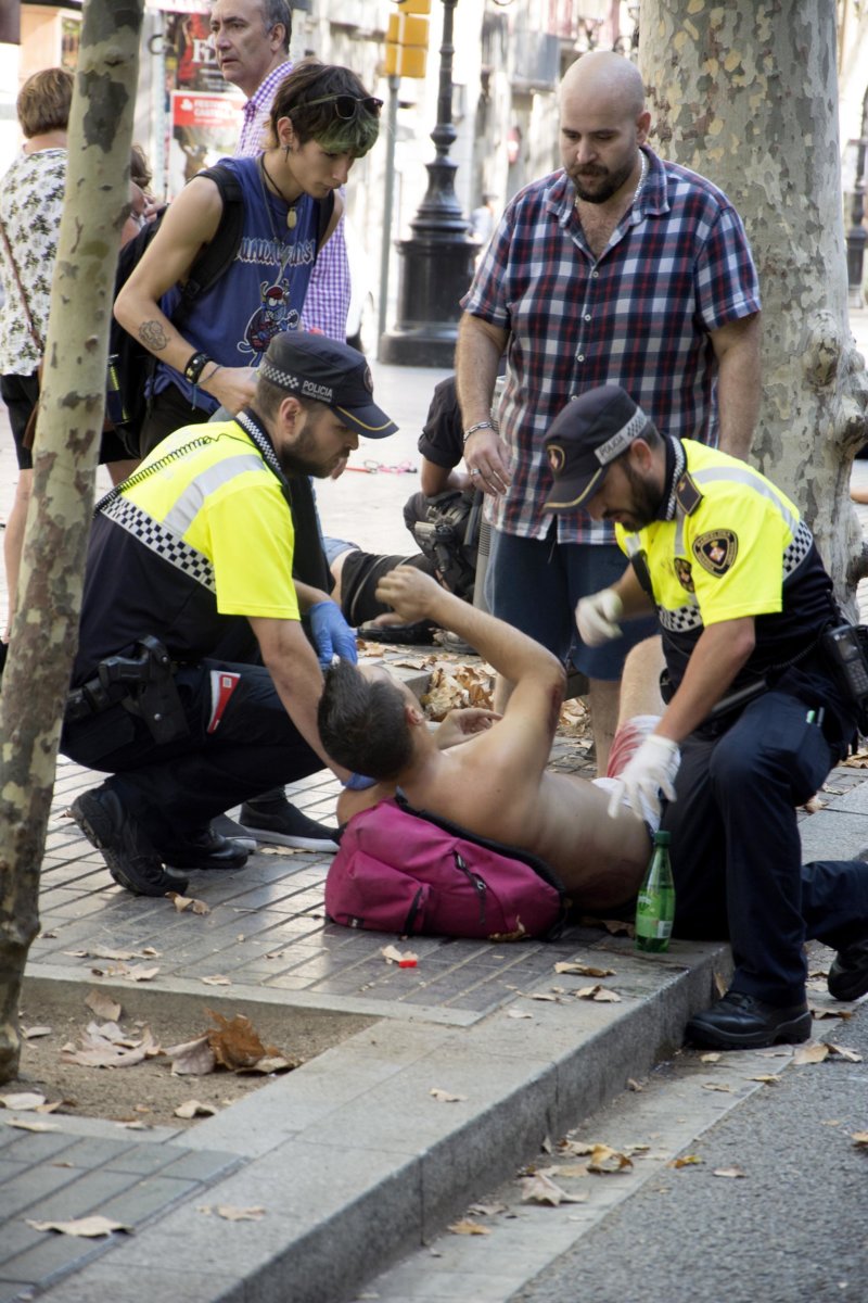 UNA FURGONETA ATROPELLA A VARIAS PERSONAS EN LAS RAMBLAS DE BARCELONA