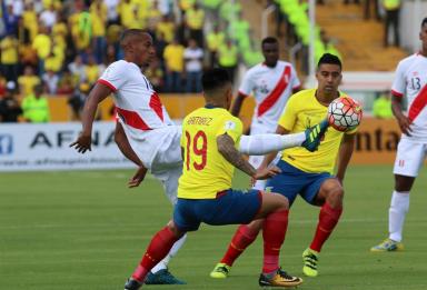 Eliminatorias: Perú vence a Ecuador en Quito y sigue soñando con volver al Mundial