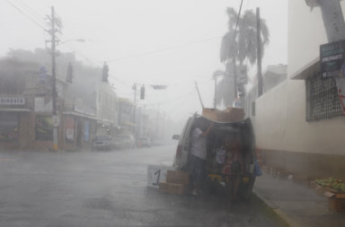 Puerto Rico se prepara para llegada huracán Irma mientras siguen desalojos