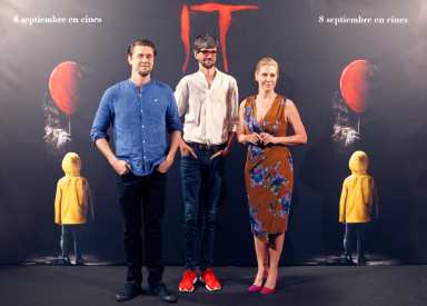 POSADO DEL EQUIPO DE LA PELÍCULA ‘IT’