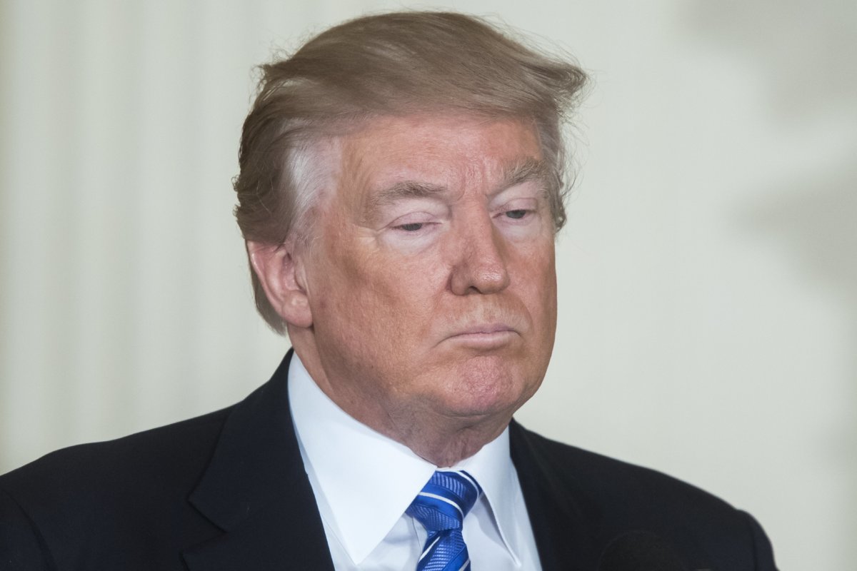 TRUMP FIRMA UNA LEY PARA EL DEPARTAMENTO DE ASUNTOS DE LOS VETERANOS