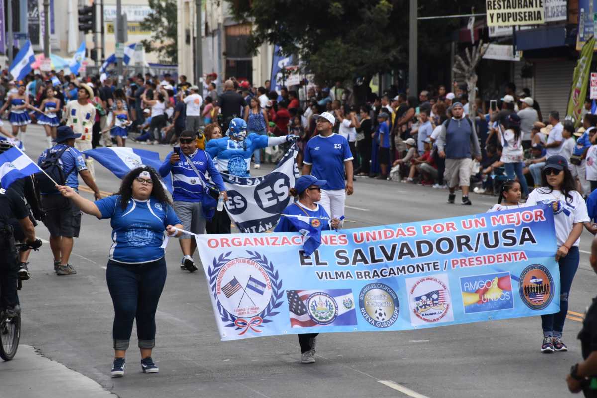 Centroamericanos en EEUU piden respeto a derechos en desfile de independencia