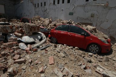 Un fuerte terremoto sacude la capital de México y causa escenas de pánico