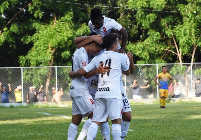 Alianza puntero absoluto del Apertura salvadoreño