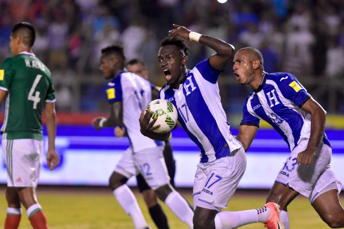 Honduras vence a México y va a la repesca contra Australia