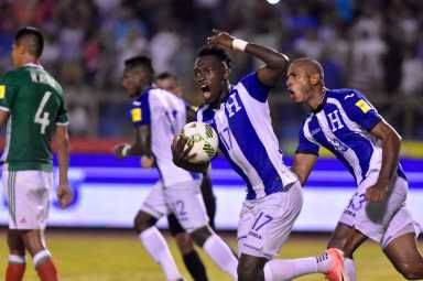 Honduras vence a México y va a la repesca contra Australia