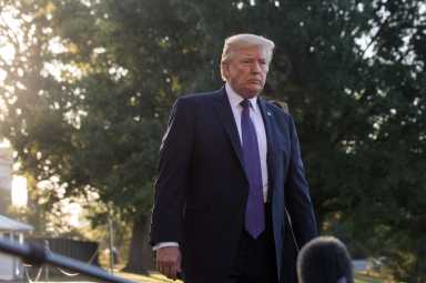 TRUMP VIAJA A LAS VEGAS PARA MOSTRAR SU APOYO TRAS EL TIROTEO EN EL QUE FALLECIERON 59 PERSONAS