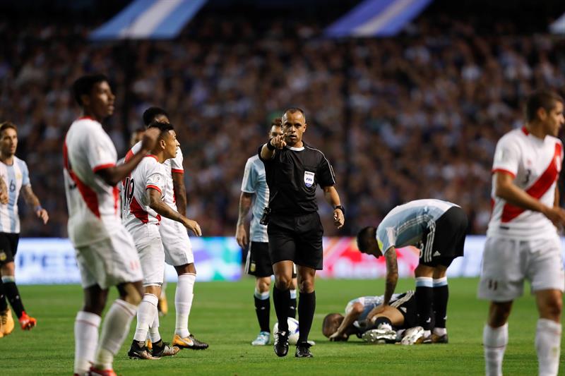 Eliminatorias: Argentina empata 0-0 con Perú y llega a la última jornada fuera del Mundial