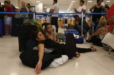 Boricuas llegan a Miami a apaciguar apagones y calor tras paso de María