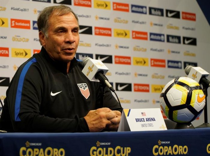 Bruce Arena renuncia como DT de la selección de fútbol de EEUU