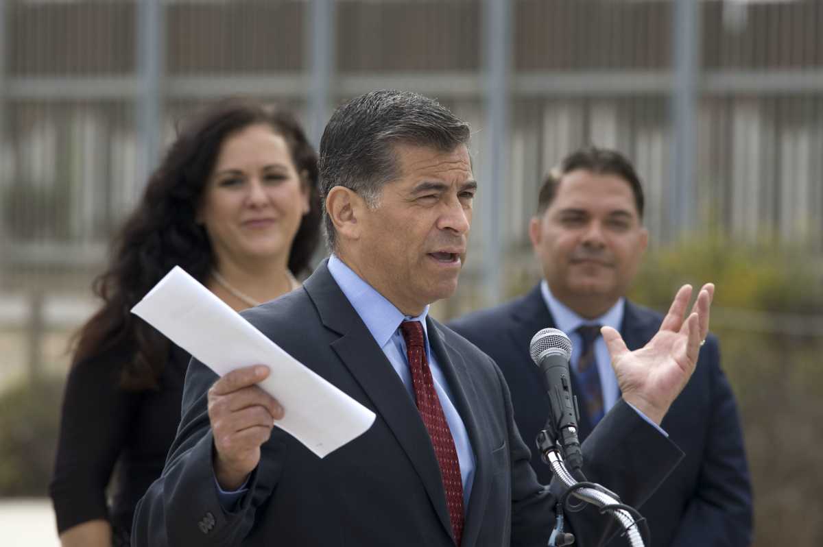 California demanda a Trump para impedir los prototipos del muro con México