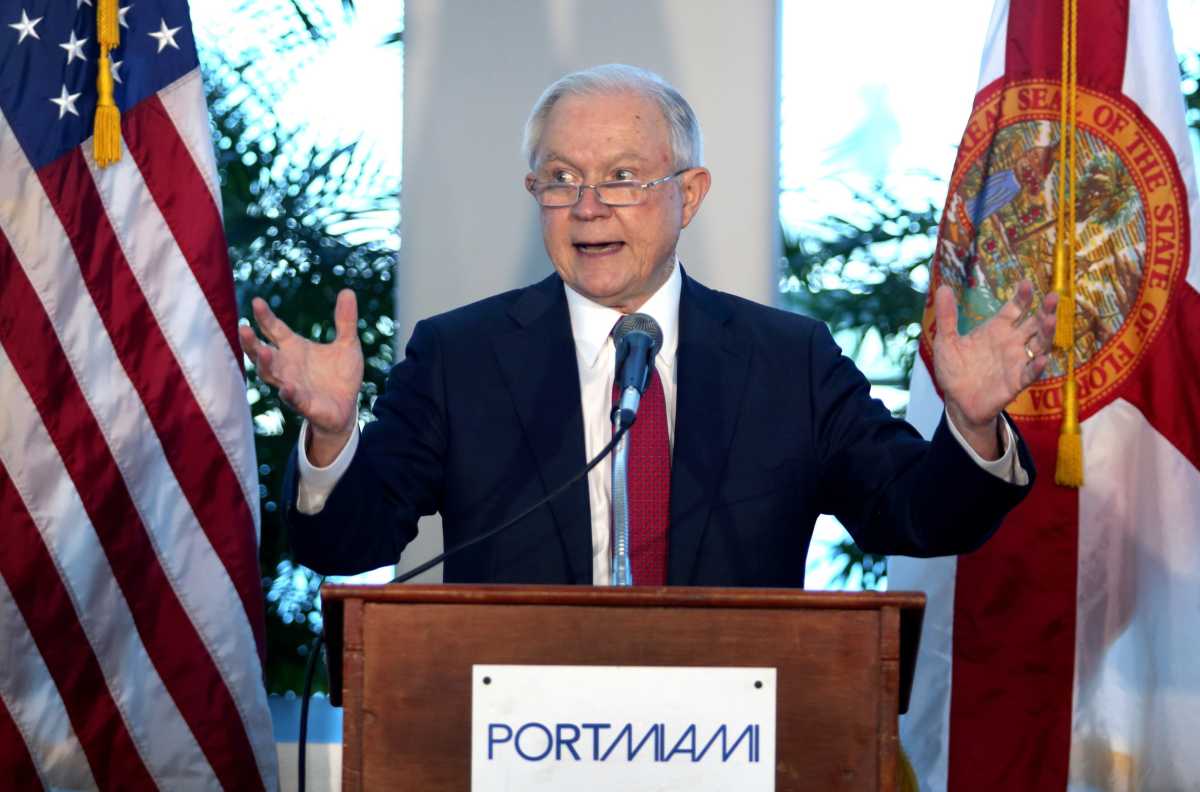 FISCAL GENERAL DE EE.UU., JEF SESSIONS, HABLA EN MIAMI SOBRE DELINCUENCIA EN CIUDADES SANTUARIO