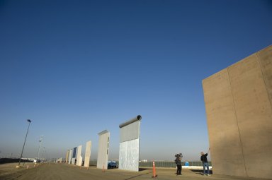 La polémica promesa del muro fronterizo ya cuenta con prototipos terminados