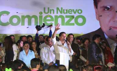 Gobernador de Michoacán inicia visita a Los Ángeles