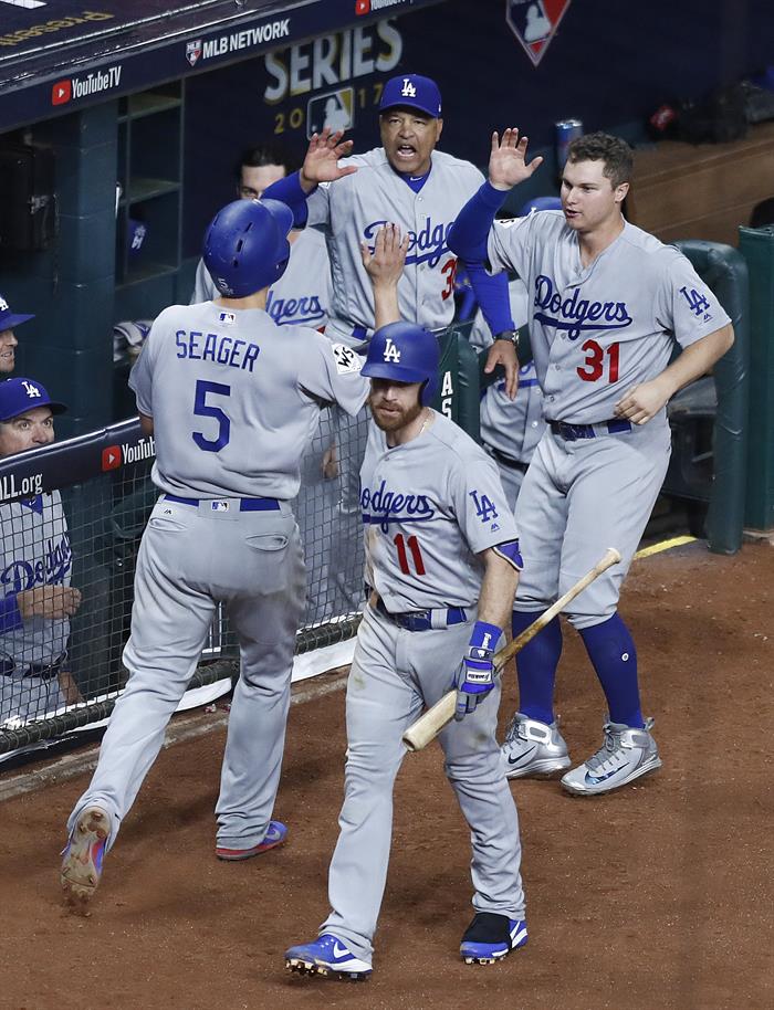 Dodgers destrozan a Astros y llevan Serie Mundial a Los Ángeles