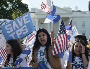 MANIFESTACIÓN EN WASHINGTON EN DEFENSA DE FAMILIAS CON TPS