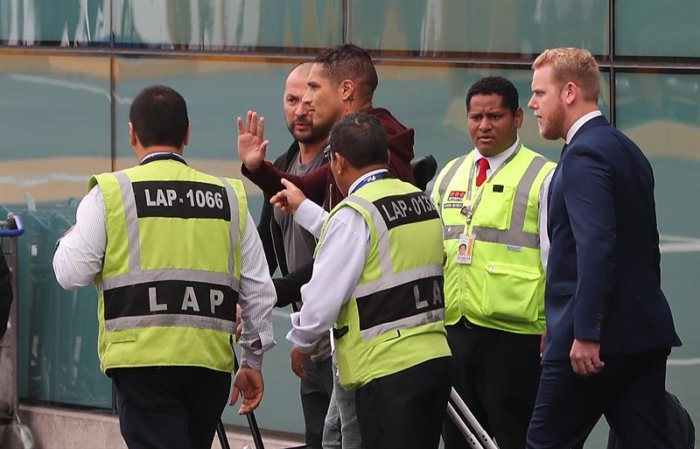 Hinchas dan total respaldo a Paolo Guerrero en Lima