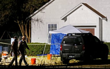 Un hombre armado mata a 26 personas en el interior de una iglesia de un pueblo de Texas