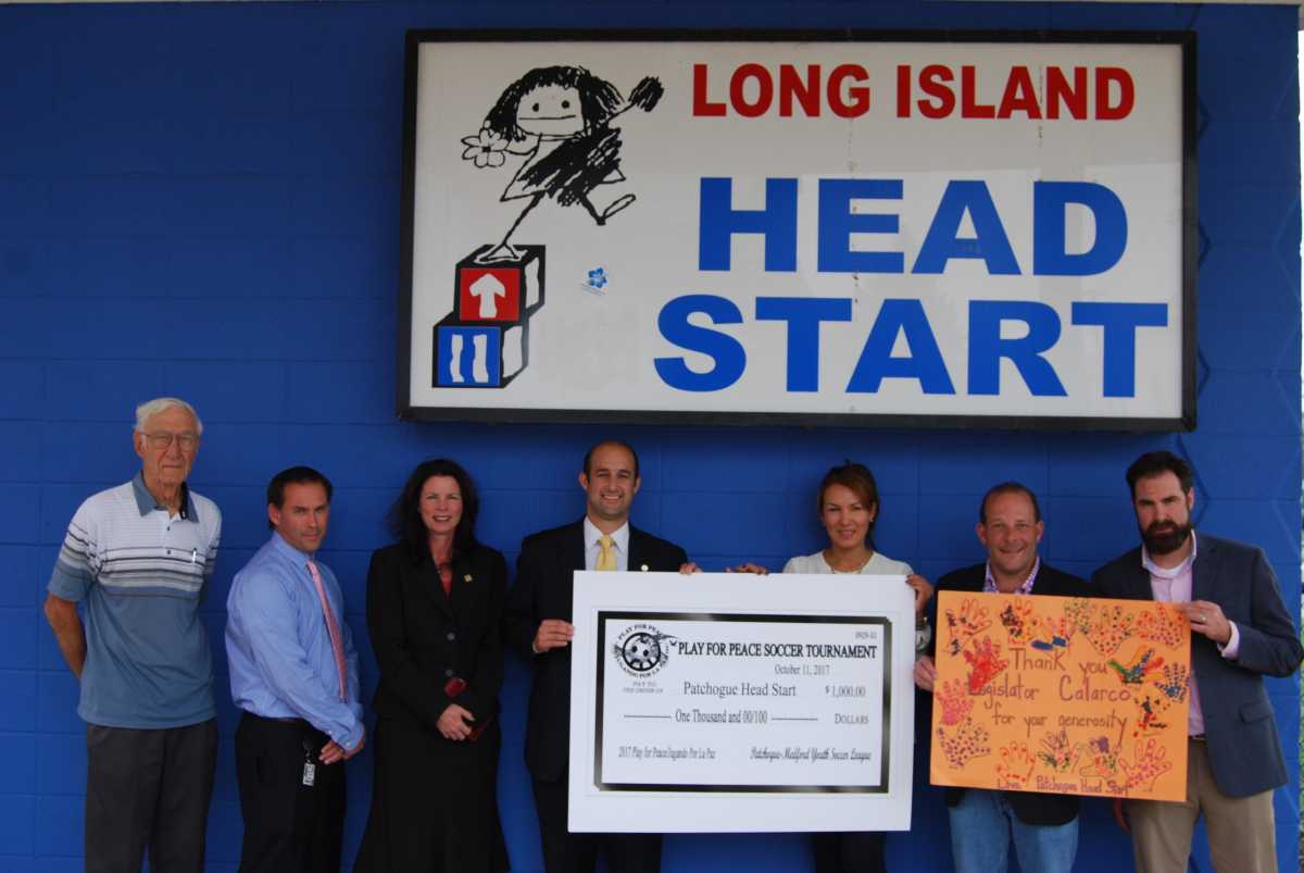 Torneo “Jugando Por La Paz” dona dinero para la educación en Patchogue