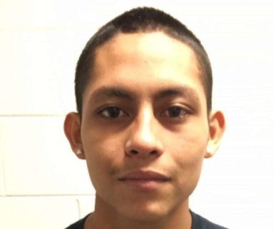 La policía arrestó y acusó a Miguel A. López-Abrego, de 19 años, de homicidio en primer grado en relación con un asesinato de pandillas MS-13.