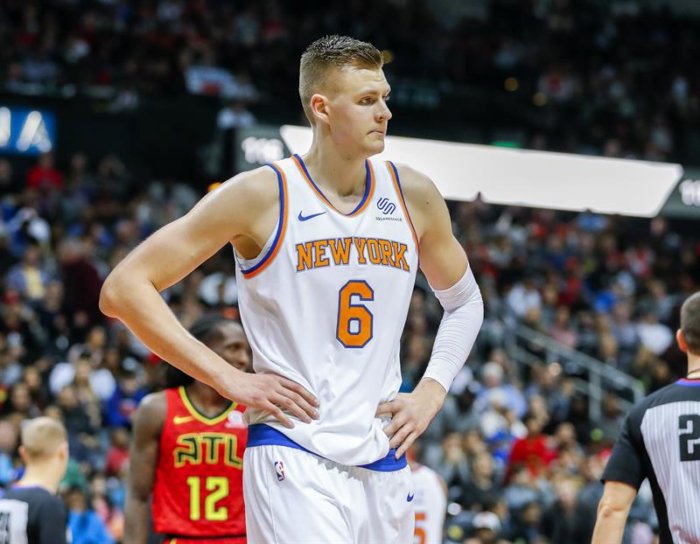 Knicks ganan a Nets a pesar de la lesión de Porzingis