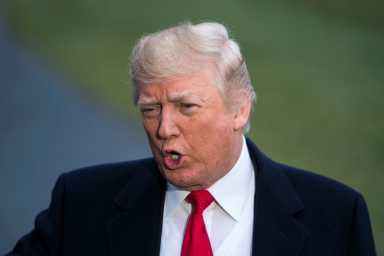 Trump visita la academia del FBI