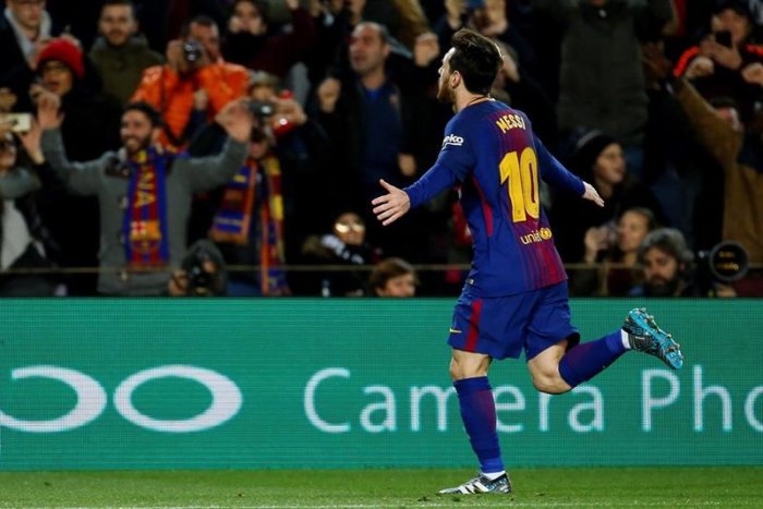 Barcelona sufre para remontar con goles de Suárez y Messi