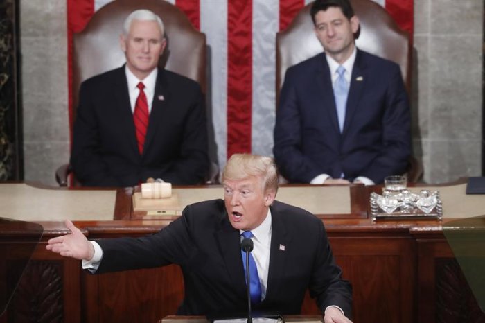 Trump: El muro con México cerrará la puerta a "criminales y terroristas"