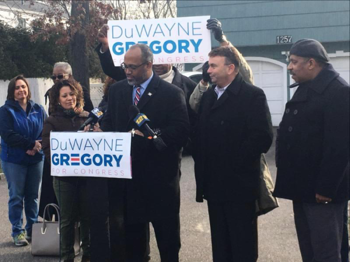 Legislador DuWayne Gregory anuncia su candidatura para el Congreso de EEUU