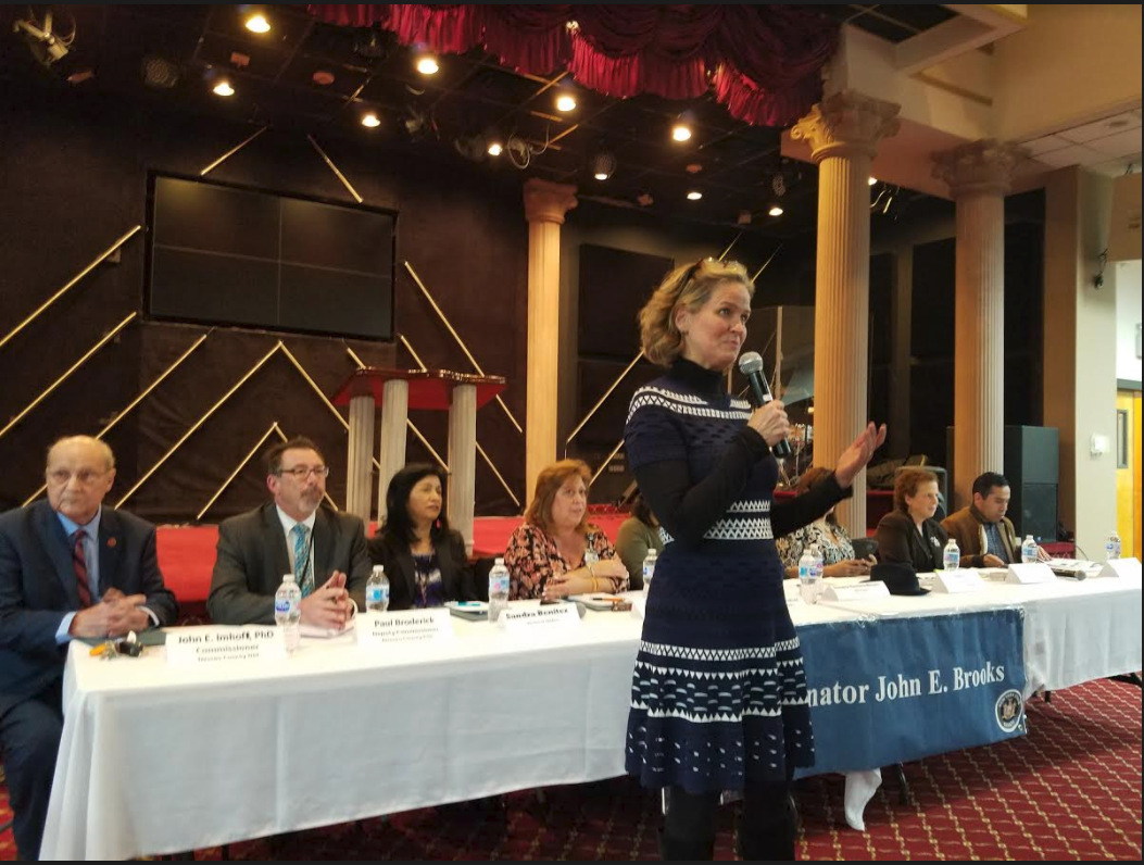 Exitosa Reunión Comunitaria Latina en Freeport Bible Center