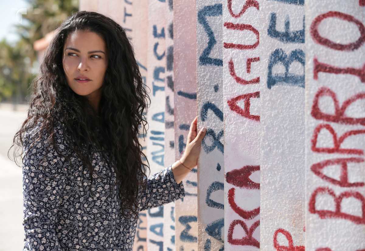 La actriz y cantante mexicana Litzy promueve su nueva serie ‘Al Otro Lado Del Muro’