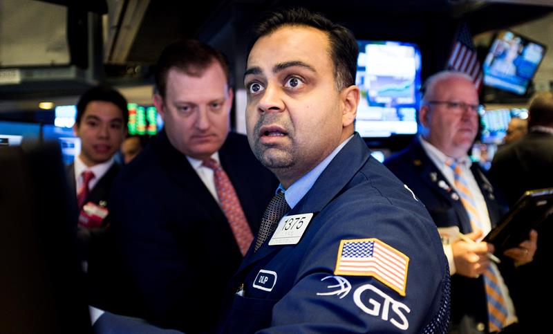 Wall Street cierra con fuertes pérdidas en otra jornada de gran volatilidad