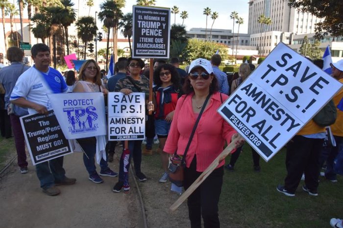 Piden a salvadoreños que renueven el TPS a menos de un mes de que venza el plazo