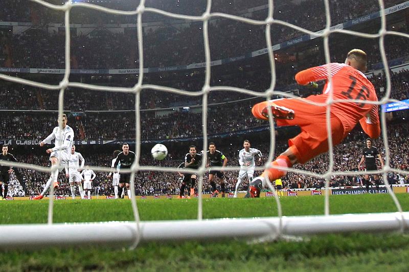 Neymar se exhibe pero Cristiano pone los goles y firma historia