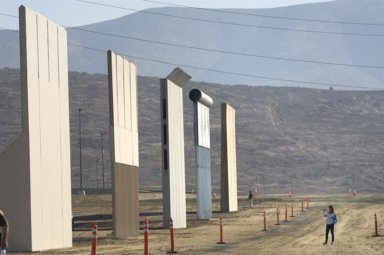 Trump verá los prototipos del muro con México la semana próxima