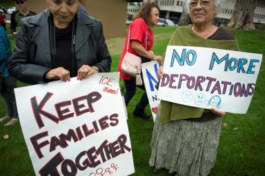 Acusan al Gobierno de Trump de separar a familias inmigrantes que piden asilo