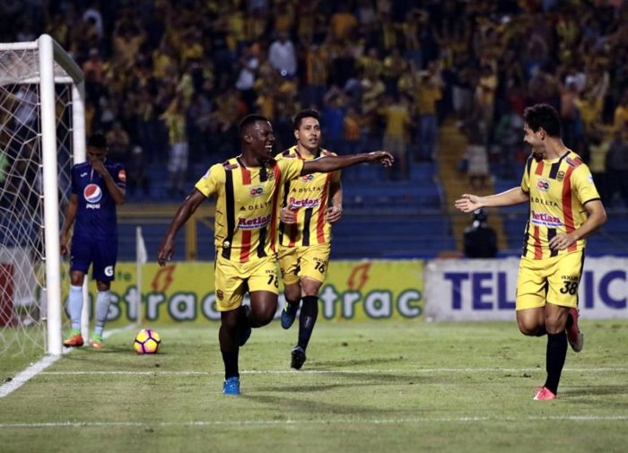 Real España vence al Motagua y le quita el invicto en Honduras