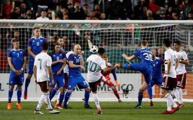 México 3-0 a Islandia con doblete de Layún y tiro libre de Fabián