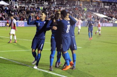 EEUU renovado supera a Paraguay con gol de Bobby Wood