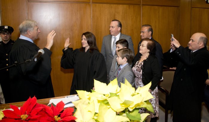 Juez Linda Kelly Mejias marca historia en la Corte de Familia de Nassau