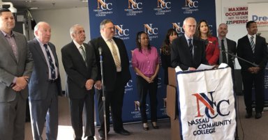 $ 50,000 en becas para estudiantes inmigrantes de Long Island