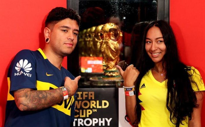 El trofeo del Mundial se luce en Colombia (Fotos - Video)
