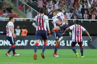 Las Chivas de Guadalajara sacan ventaja mínima a NY Red Bulls