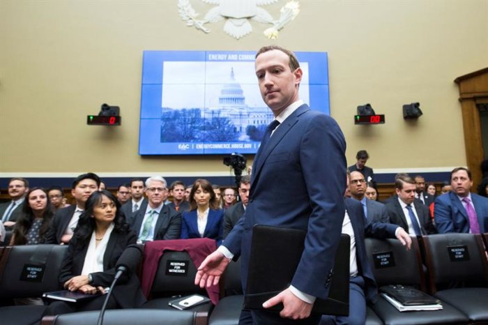 Zuckerberg considera "inevitable" regular con leyes la privacidad en Internet