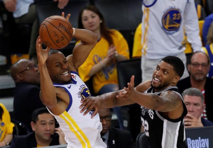 Exhibición de los Warriors ante los Spurs con Thompson de líder encestador