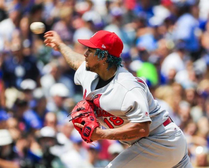 Martínez y Molina se combinan en la victoria de los Cardenales