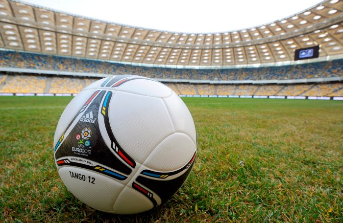 El fútbol, puente de comunicación para inmigrantes y policías
