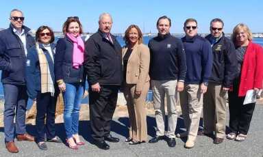 Autoridades de Freeport y Hempstead recorren barrera de protección contra huracanes