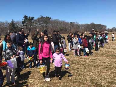 Búsqueda de huevos de Pascua en Brentwood y Central Islip